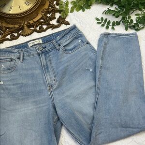 Abercrombie & Fitch The Mom High Rise Jeans